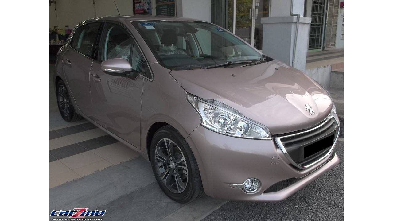 PEUGEOT 208 02