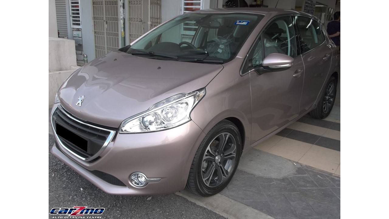 PEUGEOT 208 03