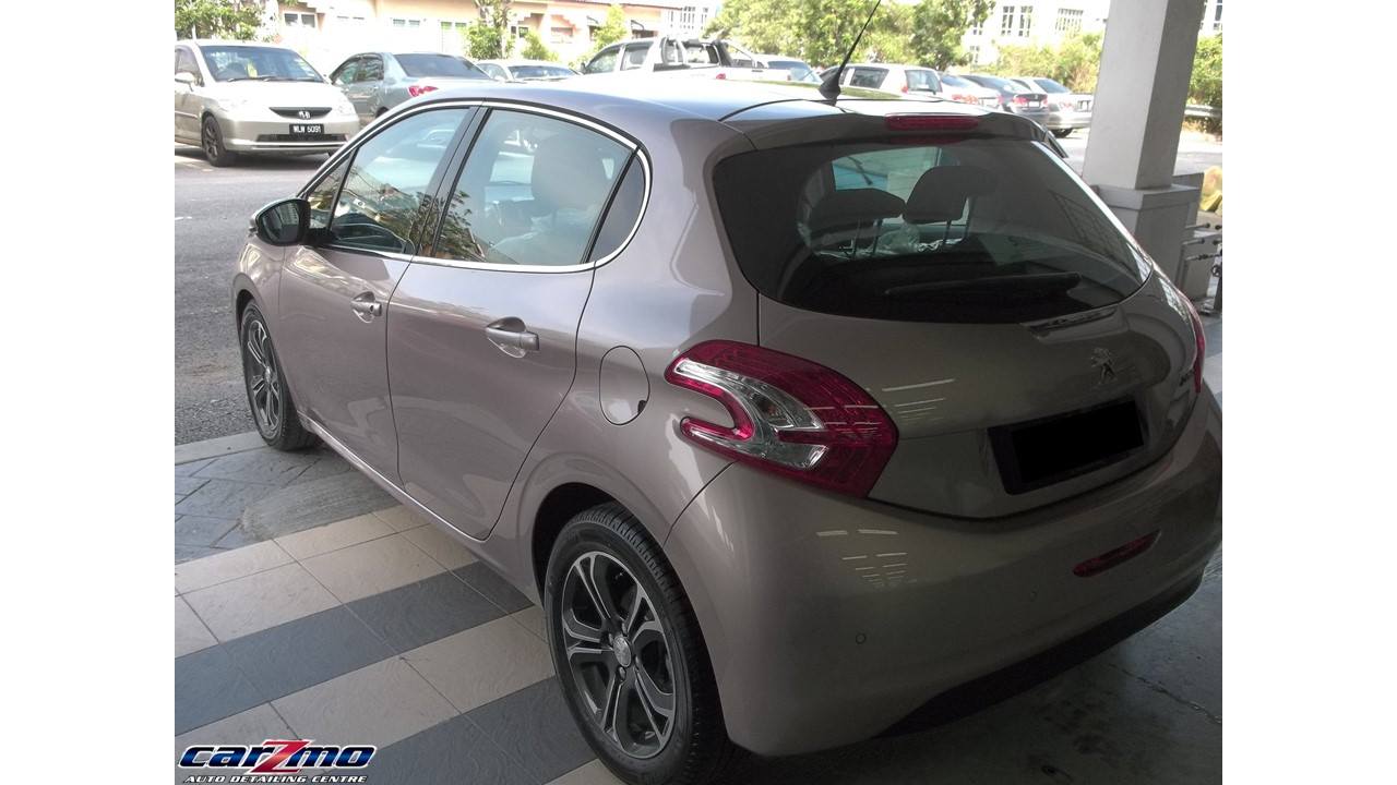 PEUGEOT 208 07