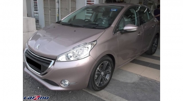 PEUGEOT 208 03